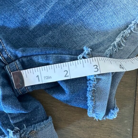 Rue 21 Cutoff Distressed Jean Short 8503 - Picture 7 of 7